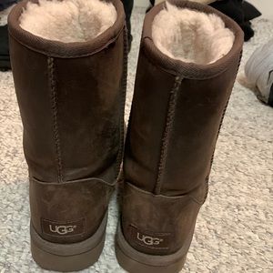 UGG shin Hye classic boots. Limited edition oiled brown leather. Size 7.